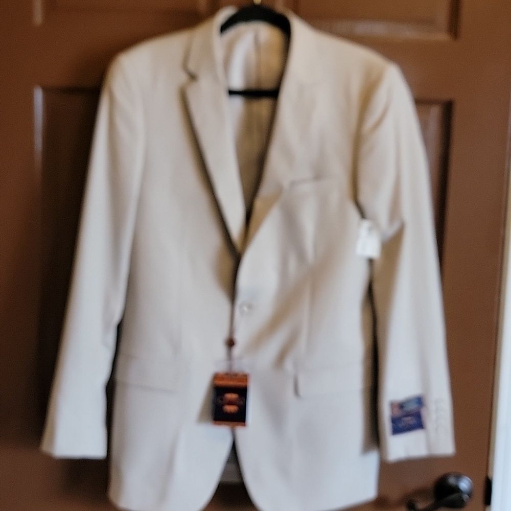 Carlo Lusso-2 button beige Jacket Size 38 L. NWT.
